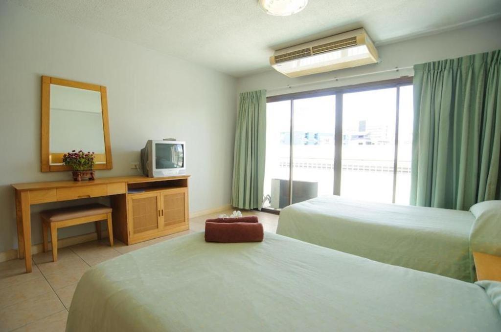 Diamond City Place Hotel Патая Екстериор снимка