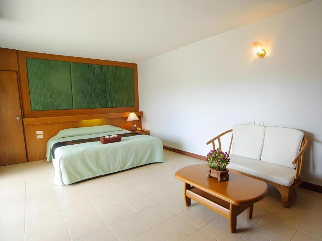 Diamond City Place Hotel Патая Екстериор снимка