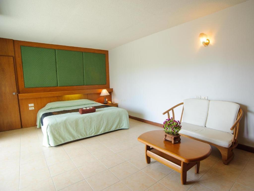 Diamond City Place Hotel Патая Екстериор снимка